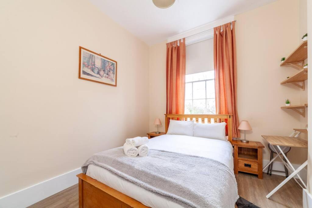 Spacious & 3-bed Flat By Popular Waterloo! * Londres